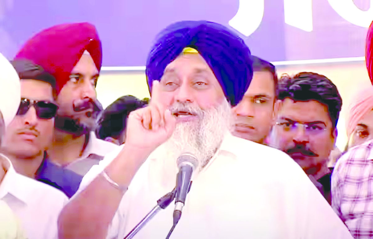 क्या 'जंग जमीन दी' से हमें राजनीतिक जमीन मिलेगी? बादल का दावा- हमारी सरकार बनने पर कोई बाहरी व्यक्ति पंजाब में जमीन नहीं खरीद पाएगा